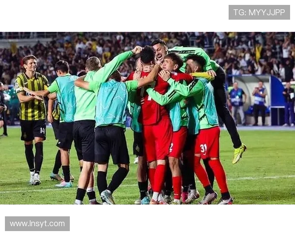 哪一赛季欧冠和欧联四强均无英超球队入选？